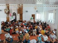 Umut Kervanı yaz Kur'an kurslarındaki çocuklara ikramda bulundu