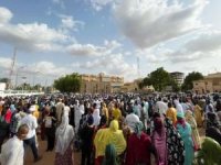 Nijer'de darbe girişimi protesto edildi