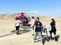 Boğazına kalem kapağı kaçan bebek, ambulans helikopterle Diyarbakır'a nakledildi