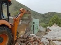 Hindistan zulme doymuyor! Yüzlerce evi yıktı