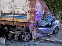 Bursa'da otomobil tıra arkadan çarptı: 4 ölü, 2 yaralı