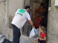 Umut Kervanı Adana'da 150 aileye gıda yardımında bulundu