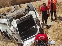 Mardin’de direksiyon hakimiyetini kaybeden araçtaki 8 kişi yaralandı