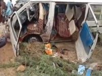 Pakistan'da minibüs ile kamyon çarpıştı: 7 ölü 8 yaralı