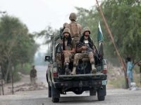 Pakistan'da 10 silahlı militan öldürüldü