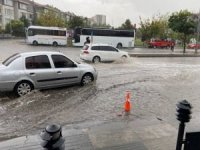 Ankara'da sağanak yağış hayatı olumsuz etkiledi
