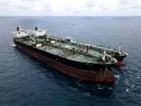 İran, yabancı iki petrol tankerine el koydu