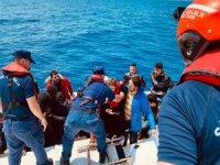 İzmir açıklarında geri itilen 96 düzensiz göçmen kurtarıldı