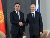 Putin, Kırgızistan'ın başkenti Bişkek'te Caparov'la bir araya geldi