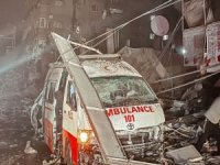 Siyonist rejim Gazze'de bir ambulansı hedef aldı