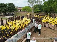 Umut Kervanı Togo'da binlerce çocuğa Kur'an-ı Kerim hediye etti