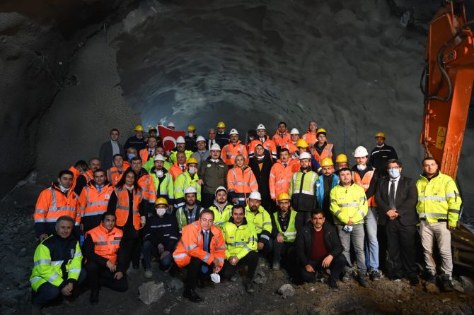 adil-karaismailoglu-demirkapi-tuneli.jpg