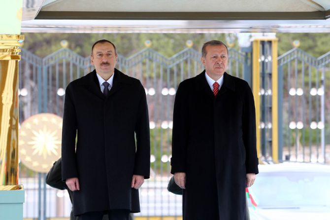 aliyev-cumhurbaskanligi-kulliyesinde.jpg