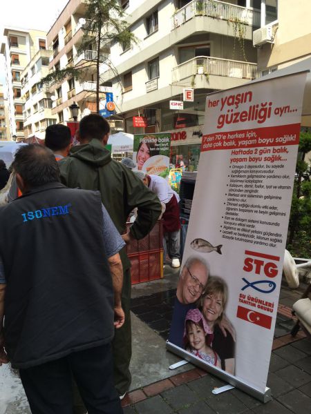 alsancak-senligi’nde-balik-ekmek-keyfi-001.jpg