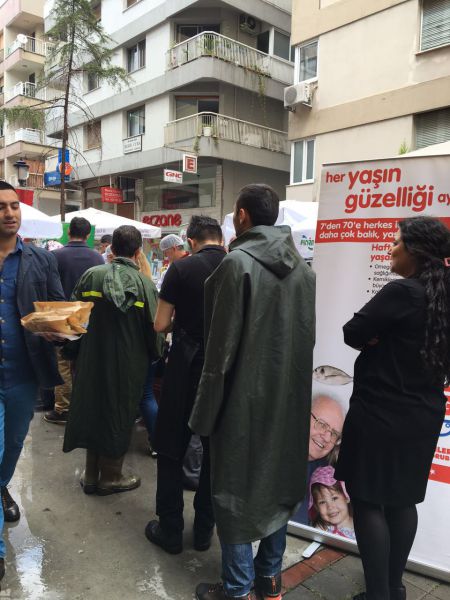 alsancak-senligi’nde-balik-ekmek-keyfi.jpg