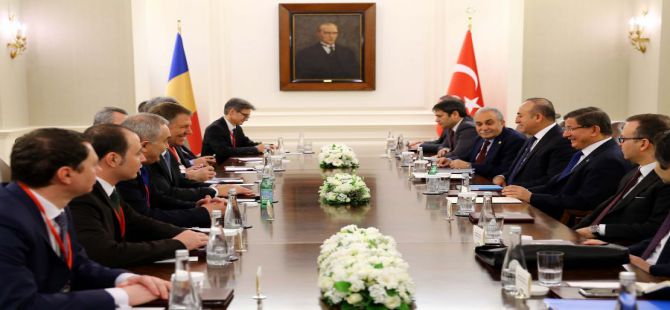 asbakan-davutoglu,-romanya-cumhurbaskani-klaus-werner-iohannis.jpg
