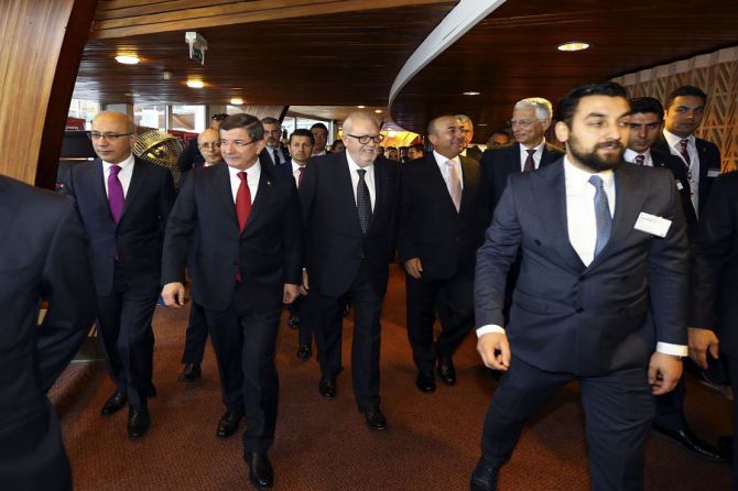 basbakan-davutoglu,-akpm-baskani-ile-bir-araya-geldi.jpg