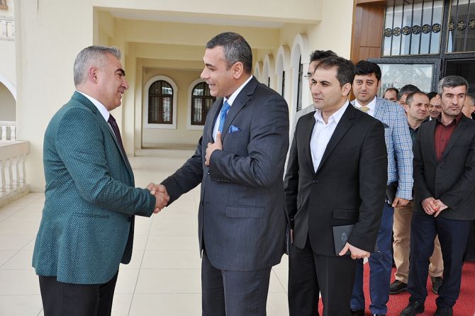 batman-il-milli-egitim-muduru-aslan,-okul-idarecileriyle-vedalasti-002.jpg