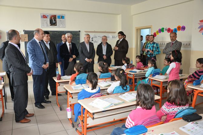 batman-il-milli-egitim-muduru-kurtaran,-suriye-can-ve-dost-okullarini-ziyaret-etti--003.jpg