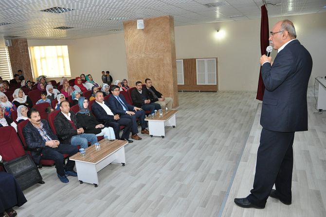 batmanda-‘cocuk-egitimi-ve-basari’-konferansi.jpg