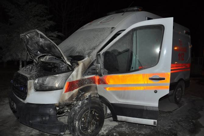 batmanda-iki-kez-yanan-ambulansla-ilgili-aciklama-yapildi-001.jpg