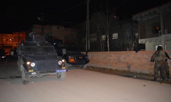 batmanda-polis-aracina-silahli-saldiri-detay2.jpg