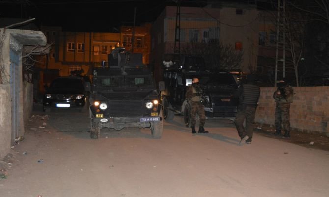 batmanda-polis-aracina-silahli-saldiri.jpg