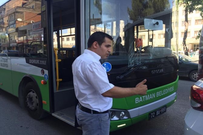 belediye-otobusu-kaza-yapti-002.jpg