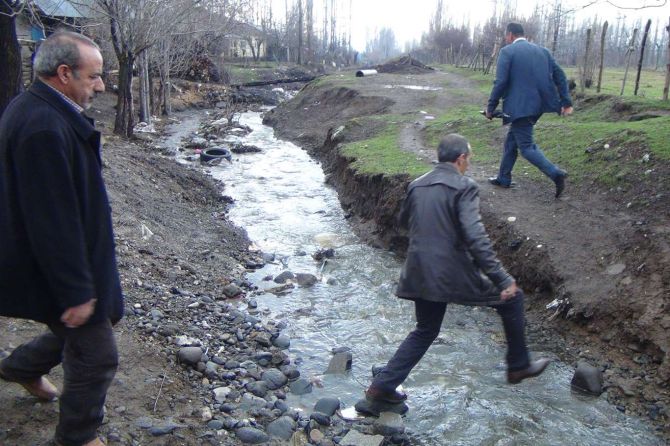 bingol-dereye-atik-atilmasi-002.jpg