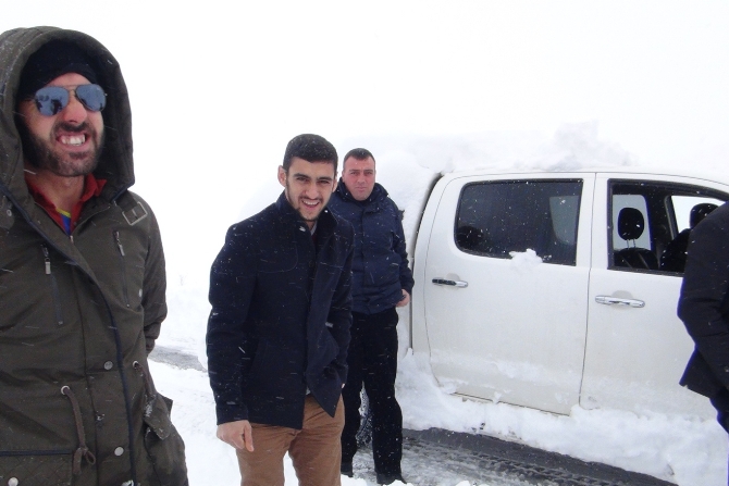 bingolde-mahsur-kalan-koyluler-6-saat-sonra-kurtarildi-001.JPG