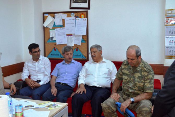 bitliste-askeri-araca-saldiri-2-yarali-003.jpg
