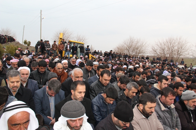 cafer-gizli-tekbirlerle-koyunde-defnedildi-001.jpg