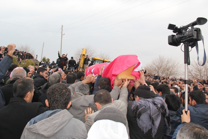 cafer-gizli-tekbirlerle-koyunde-defnedildi-002.jpg