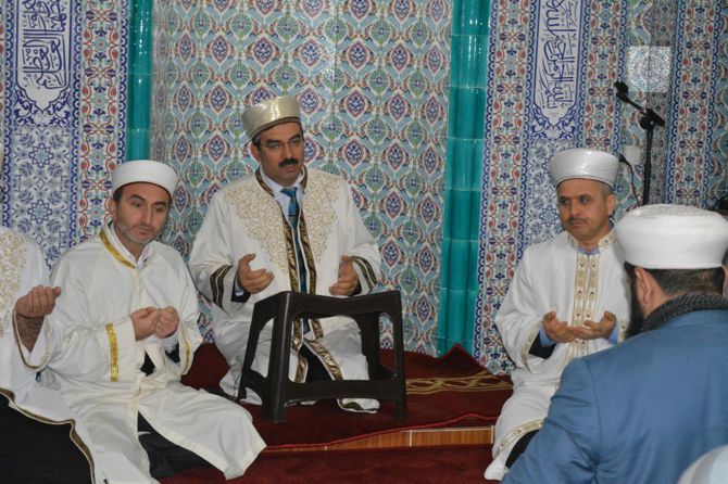 cuma-namazi-sonrasi-halep-icin-dua-001.jpg