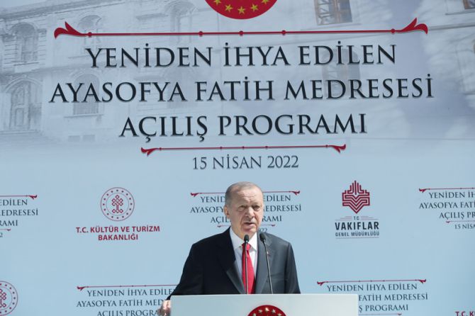 cumhurbaskani-erdogan-ayasofya-fatih-medresesi-003.jpg