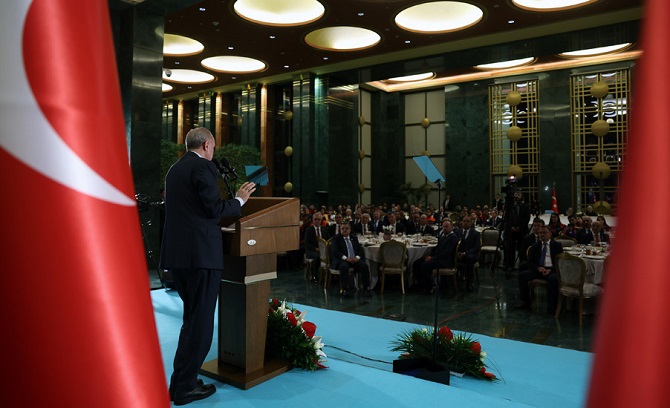 cumhurbaskani-erdogan-depremzedelerle-iftar-008.jpg