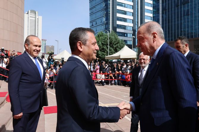 cumhurbaskani-erdogan-ozgur-ozel.jpg