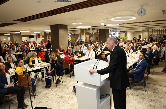 cumhurbaskani-erdogan-saglik-calisanlari-ile-iftar-001.jpg