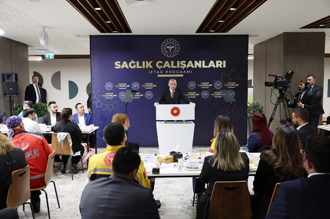 cumhurbaskani-erdogan-saglik-calisanlari-ile-iftar-002.jpg