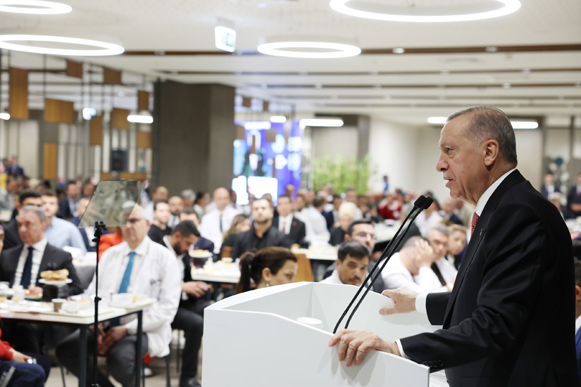 cumhurbaskani-erdogan-saglik-calisanlari-ile-iftar-003.jpg