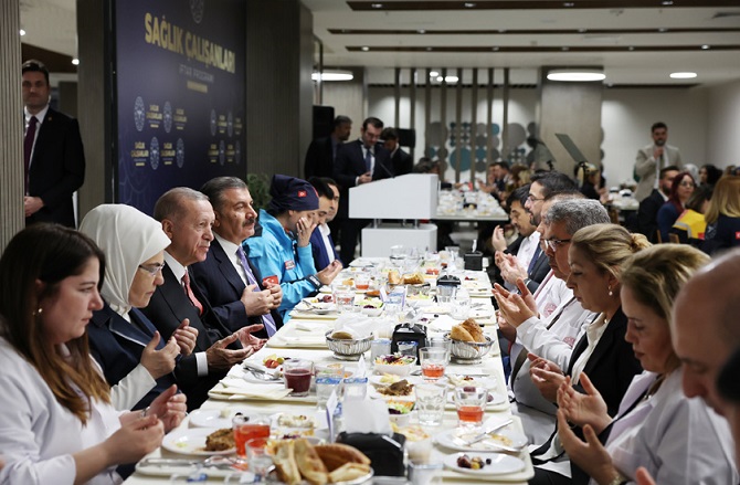 cumhurbaskani-erdogan-saglik-calisanlari-ile-iftar.jpg