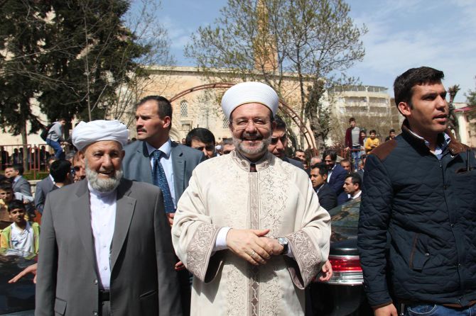 dib-baskani-gormez-silvan’da-cuma-namazi-kildirdi-001.jpg