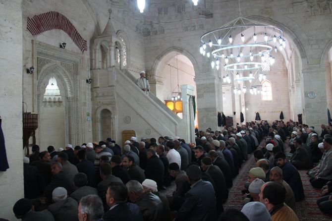 dib-baskani-gormez-silvan’da-cuma-namazi-kildirdi.jpg