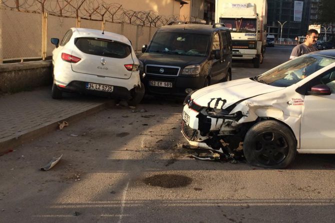 diyarbakirda-maddi-hasarli-trafik-kazasi-002.jpg