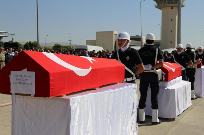 elazig-saldirisinda-hayatini-kaybeden-polisler-memleketlerine-gonderildi-002.jpg