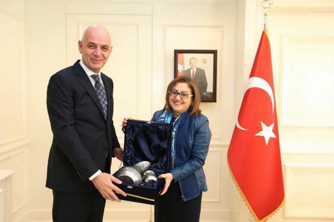 ertug-sevket-aksoy-fatma-sahin-001.jpg