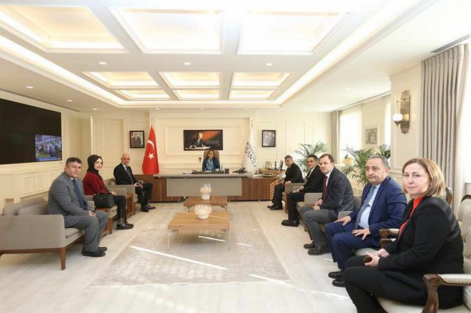 ertug-sevket-aksoy-fatma-sahin-002.jpg