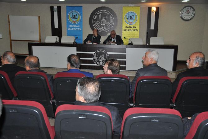 ertug-sevket-aksoy-muhtarlarla.jpg