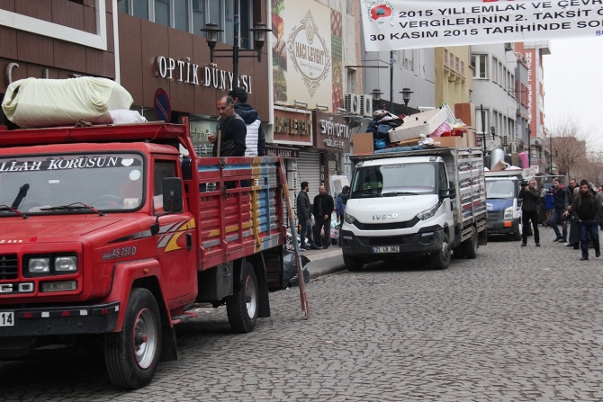 esyalarini-kurtarmak-icin-sur’a-donuyorlar-001.jpg