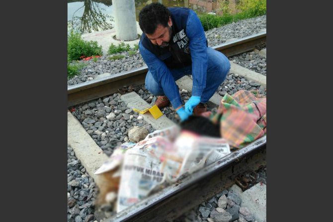 ev-sahipligi-yapamadik;-suriyeli-kadin-trenin-onune-atladi-001.jpg ev-sahipligi-yapamadik;-suriyeli-kadin-trenin-onune-atladi-001.jpg